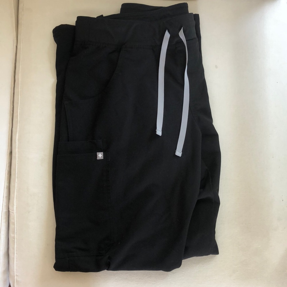 Figs black medium top and pants
